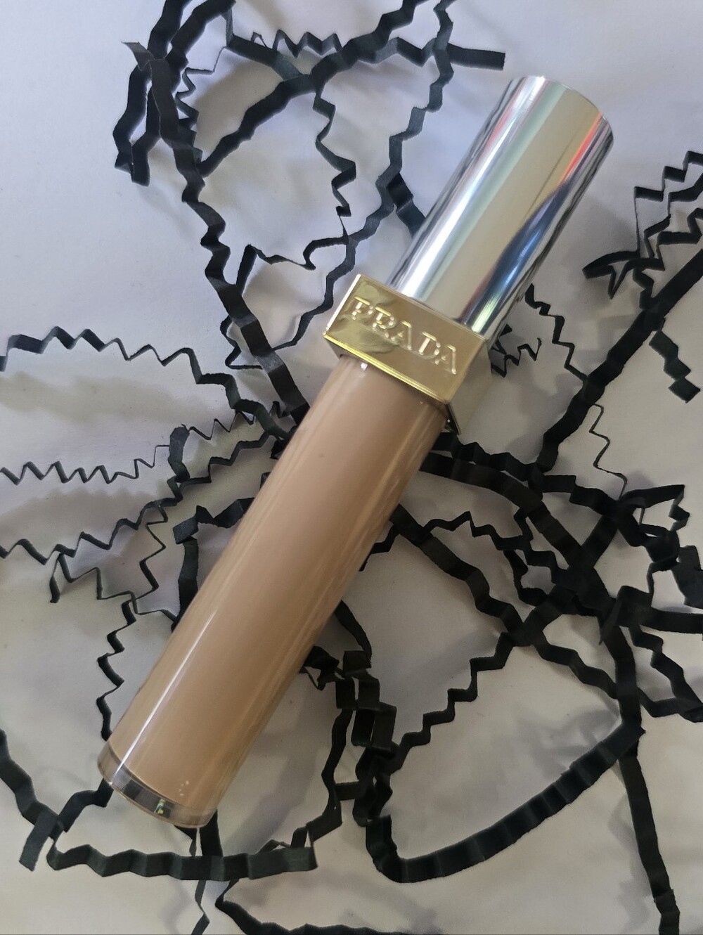Prada Reveal Skin Optimizing Concealer - MN5